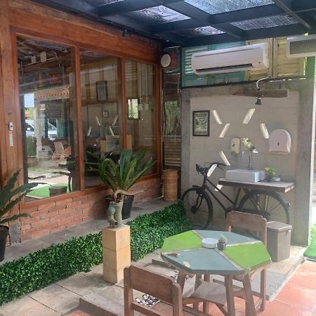 Kampung Lawasan Heritage Cottage Maguwo Exterior foto