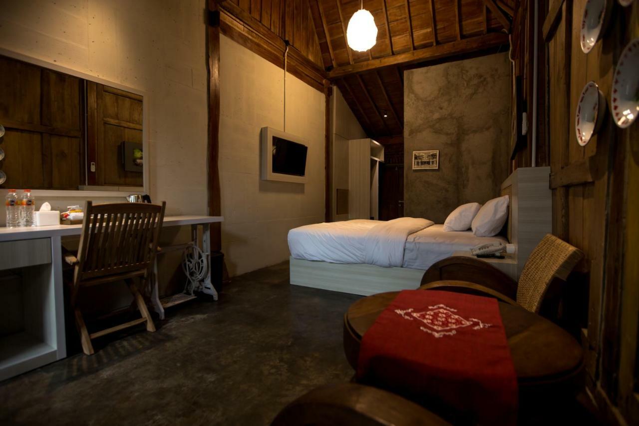 Kampung Lawasan Heritage Cottage Maguwo Exterior foto